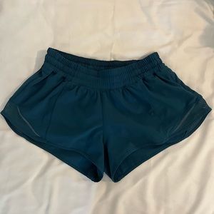 lulu teal hotty hot 2.5” shorts